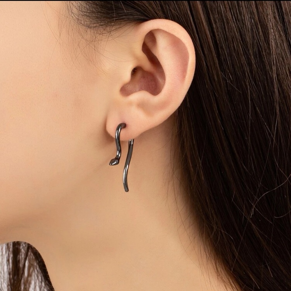 🐍 Awesome Gun Black Metallic Serpent Snake Ear Jacket Studs 🐍